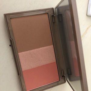 NWOB Urban decay flushed face palette 😍
